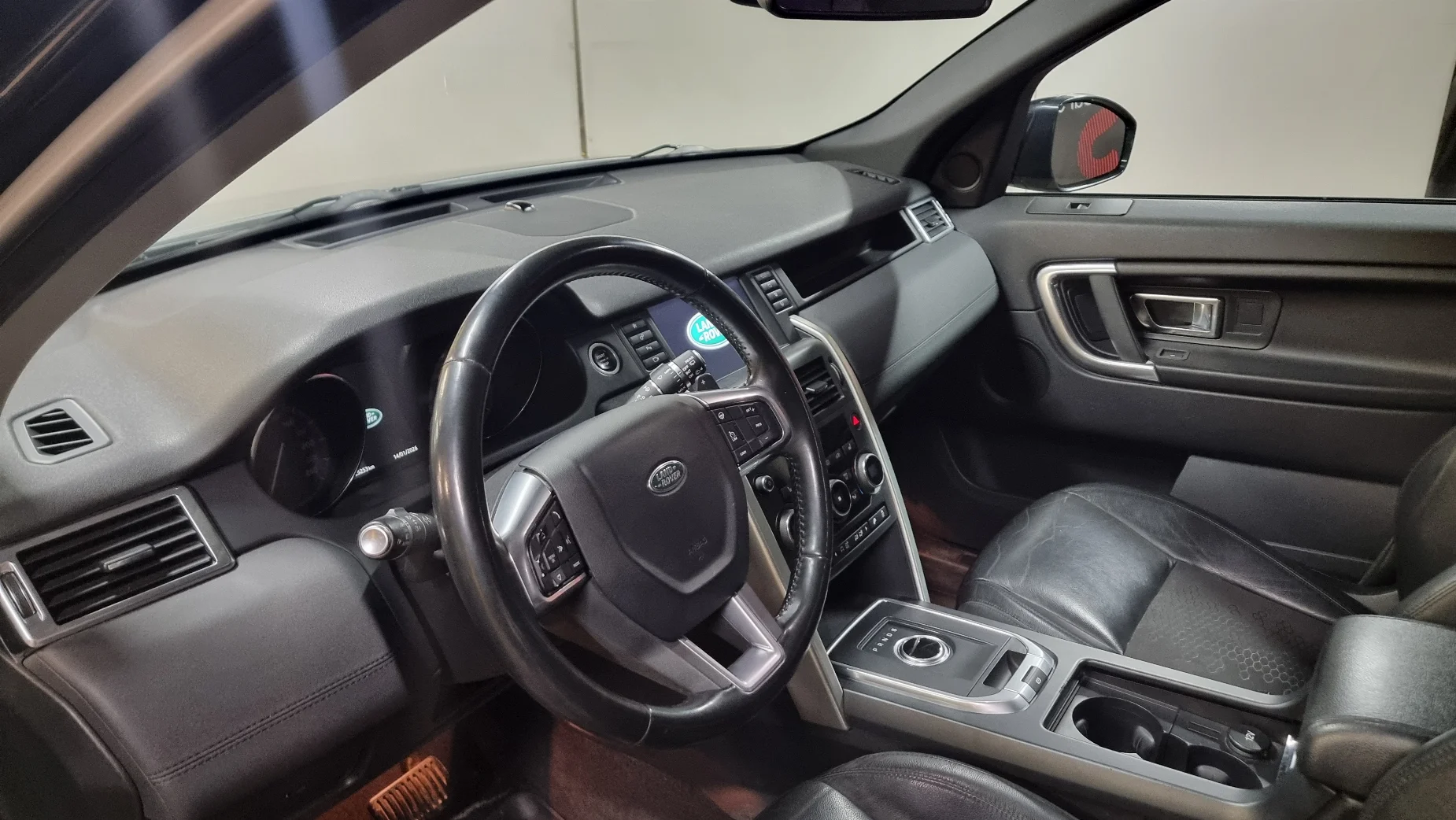 Land Rover Discovery Sport photo